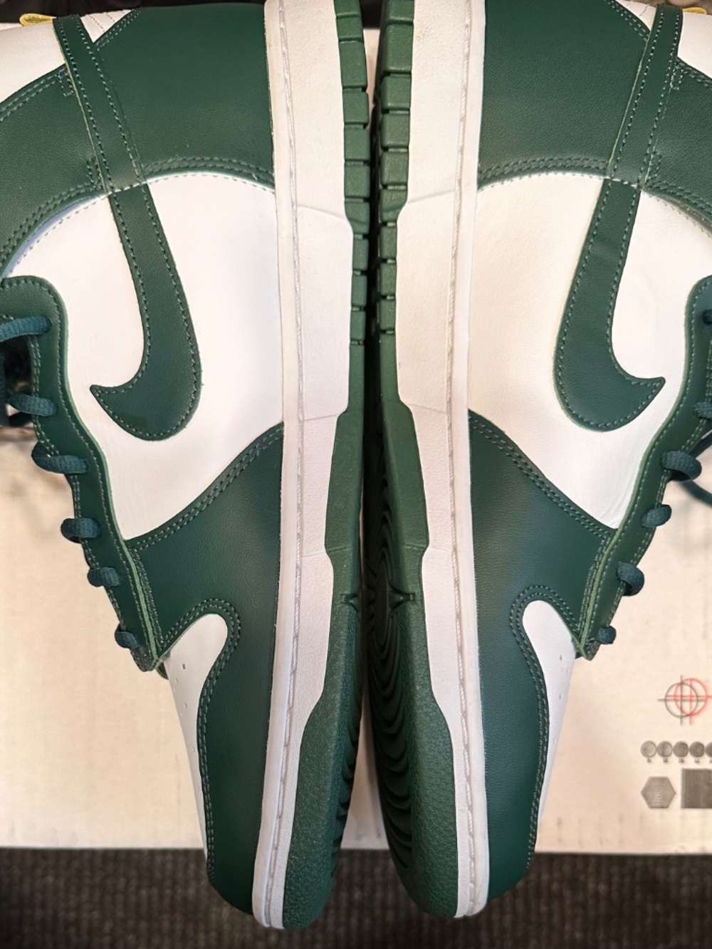 Nike Dunk High 'Australia', featuring Noble Green leather overlays and distincti - Picture 3 of 5